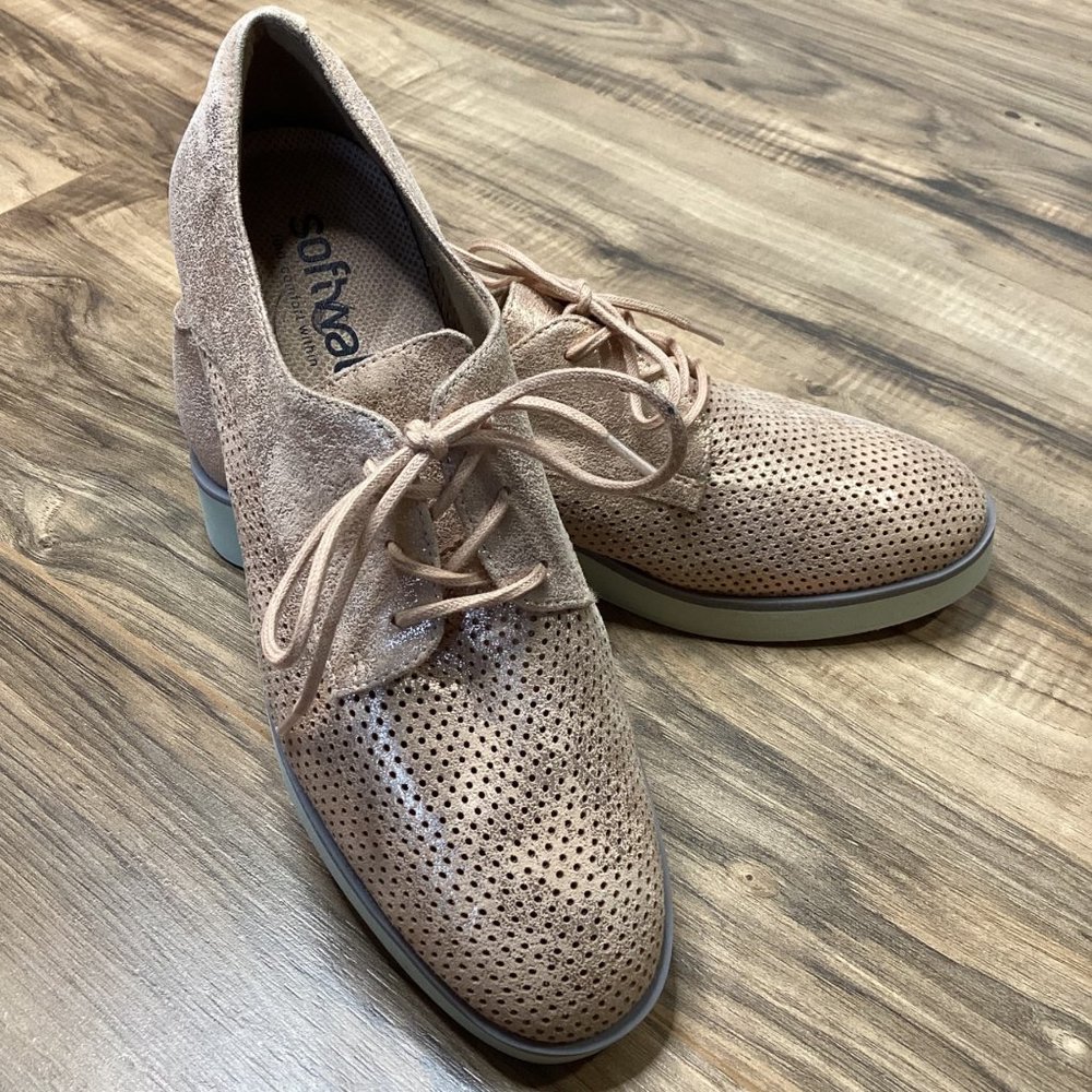 NWOB Softwalk Rose Gold Metallic Leather Perforated Sneakers - Size 7M